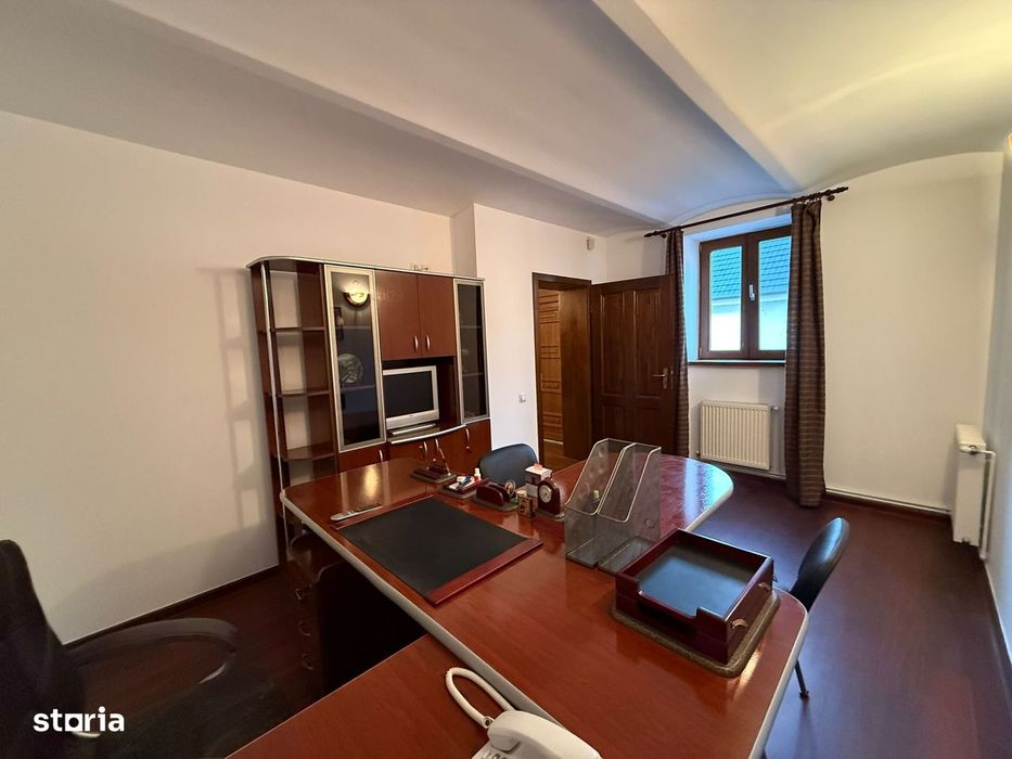 Reducere pret-Spatiu comercial 3 camere + CURTE, gata de utilizare