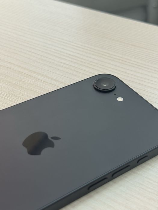 IPhone 16e 100% акб, на гарантии