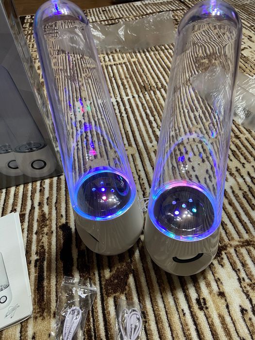 Танцуващи водни високоговорители с LED светлини
