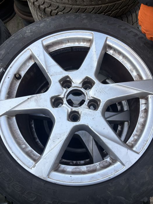 Vand doua rotii cu tot cu jante de aliaj pe 17 de audi A4 ,raspund doar la telefon 0744407284