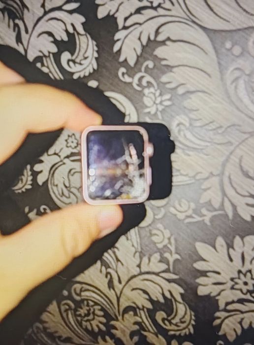 Продам часы Appel Watch нет зарядки коробки