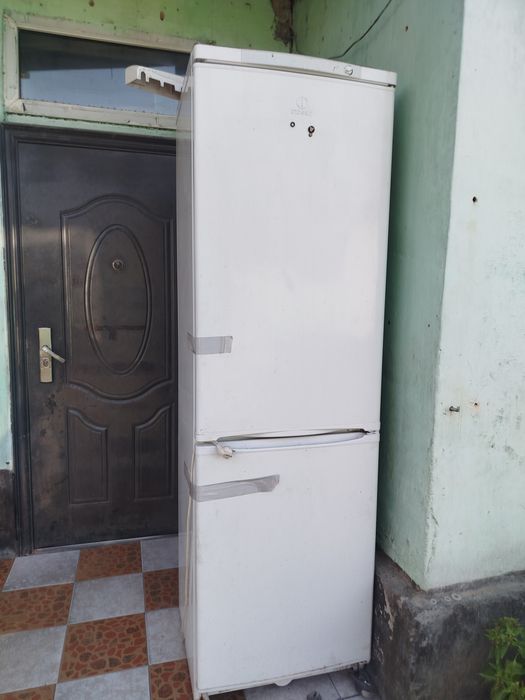 Продам холодильник