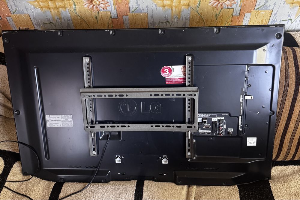 Продам телевизор LG , 119 диоганаль .