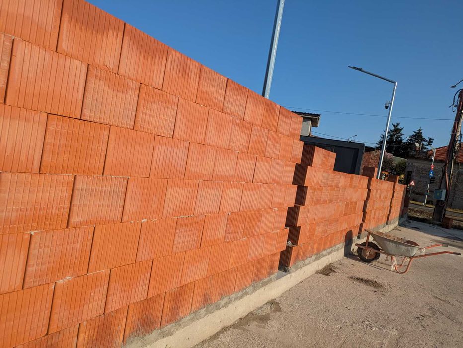 Execut lucrări interioare și exterioare