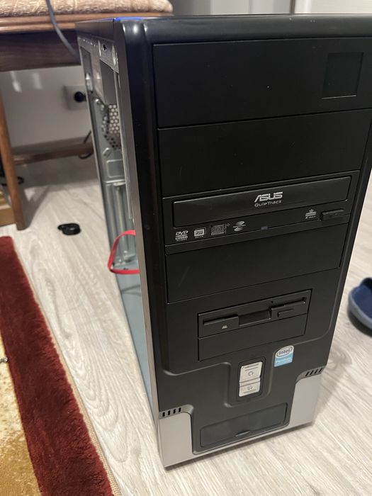 Vand pc vechi + monitor
