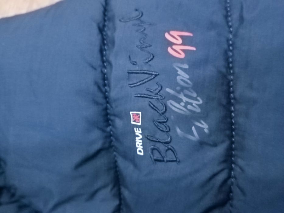 Продам детскую куртку б/у