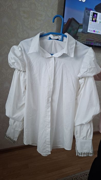 Белая рубашка красивая