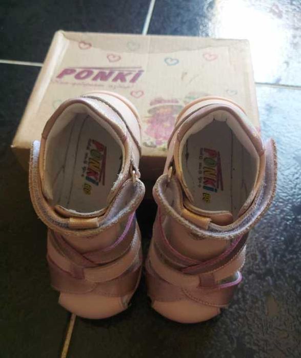 Чисто нови оригинални детски сандали Ponki