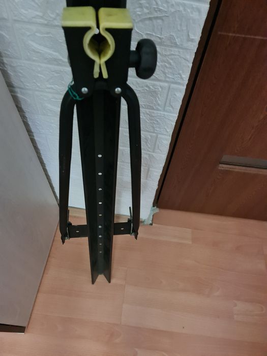 Vând suport bicicleta