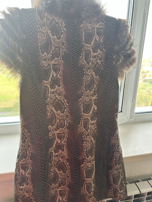 Женский жилет питон