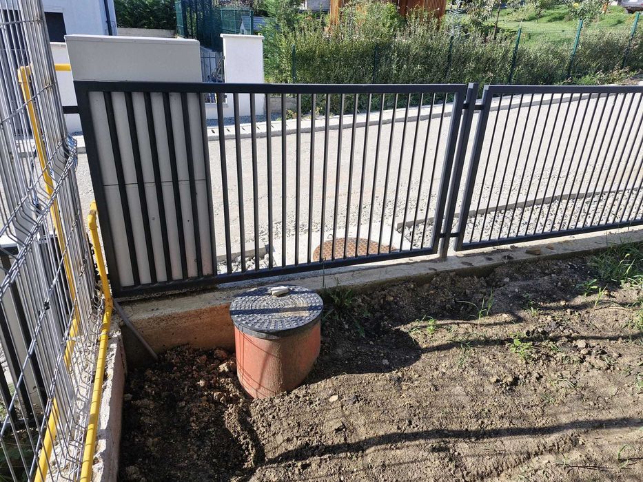 Vand poarta acces auto si pietonal + panouri gard