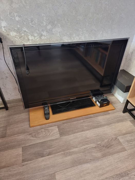 Телевизор Samsung +приставка смарт