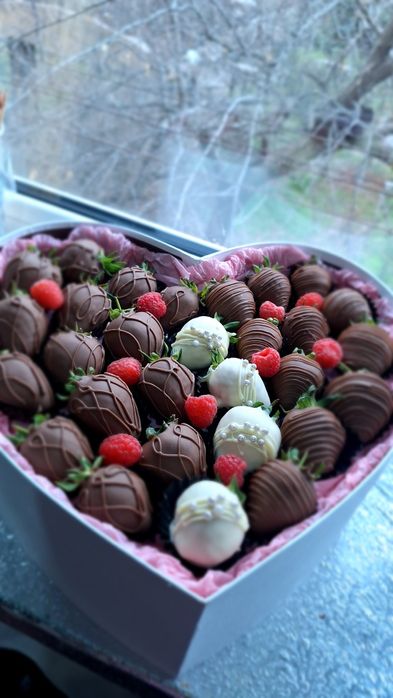 Клубника в шоколаде Фрукты в шоколаде  Подарки