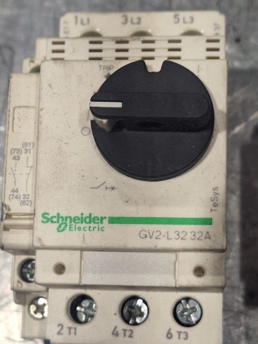 Темична защита Schneider