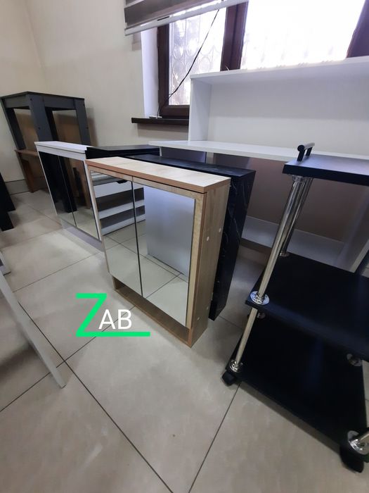 Навесной шкафчик для ванной комнаты.  Материал влагастойкий МДФ