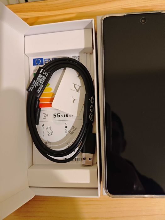 Продавам Нов Телефон Motorola G86 5G