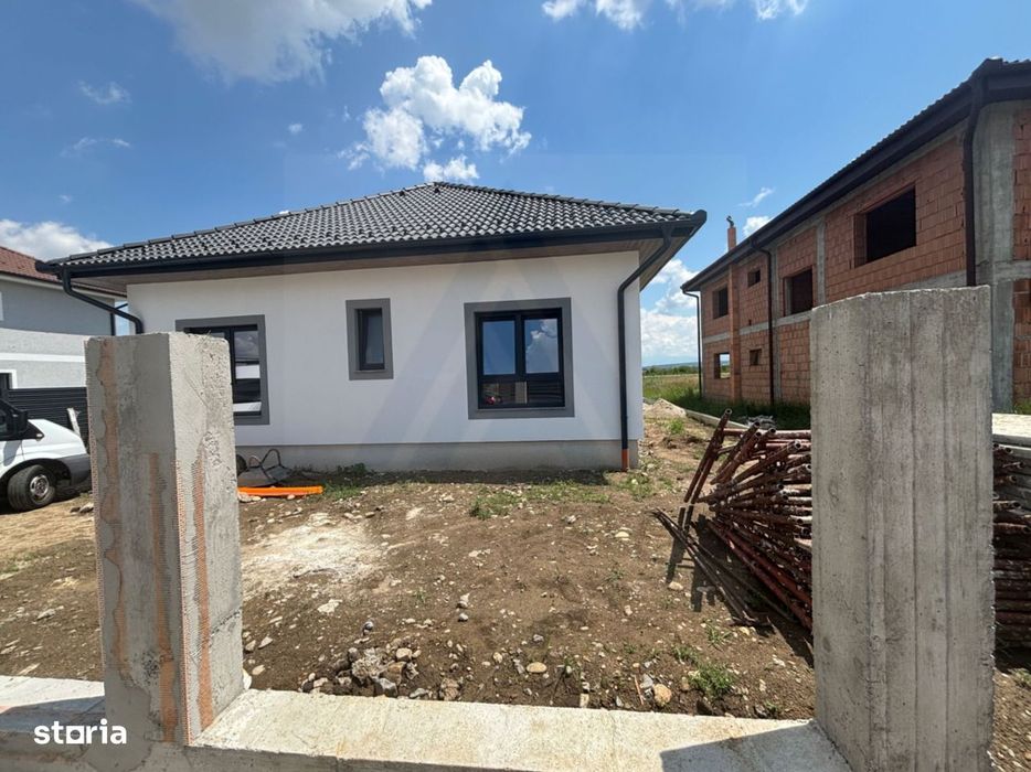 Casa premium pe un singur nivel 4 camere terasa pivnita Cristian