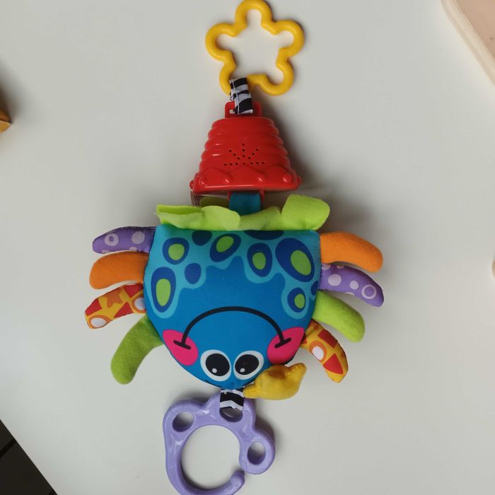 Музикални играчки за бебе за закачане на количка или легло
