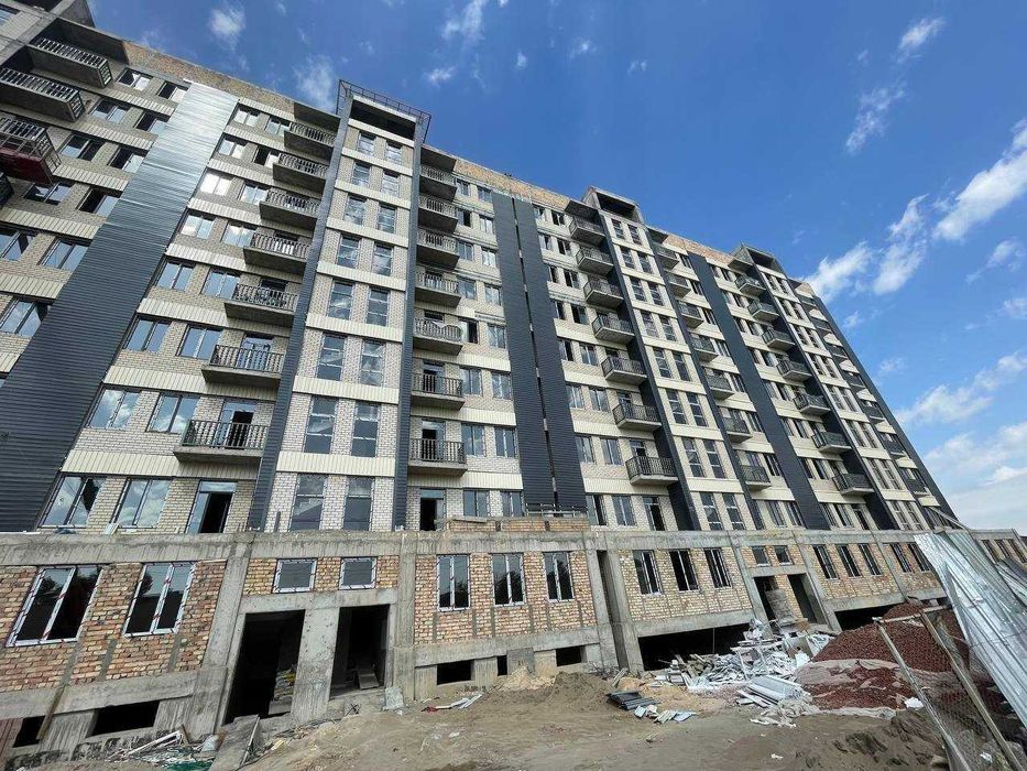 Новостойка, Яккасарой, Strong edifice