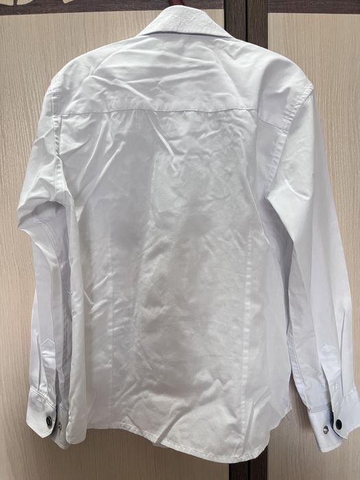 продам школьные рубашки на мальчика