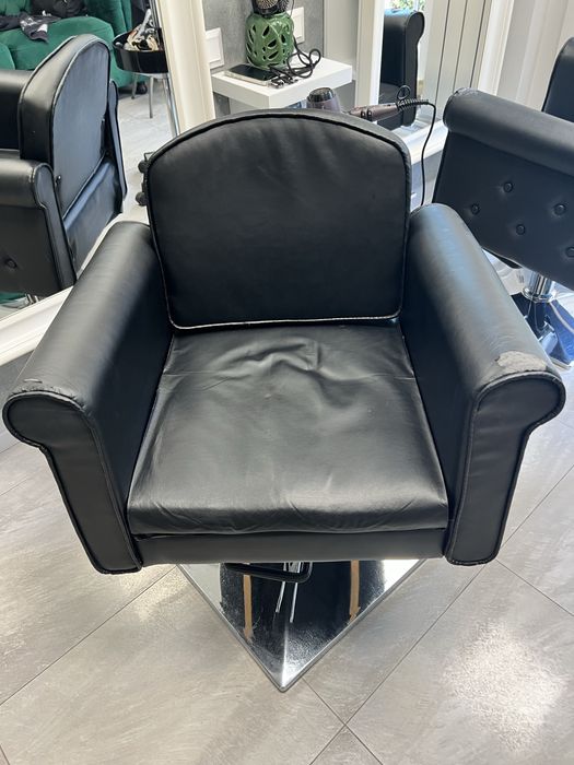 800 lei pret pt 4 scaune echipament salon de coafor