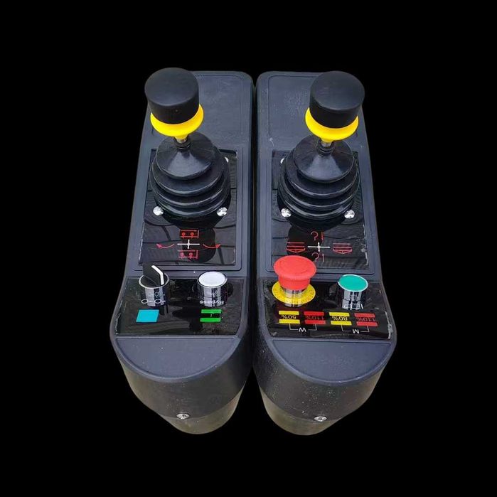 Konsola sterownicza żurawia wieżowego / Tower Crane Control Console
