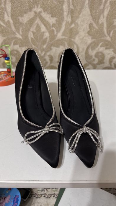 Продам туфли со стразами