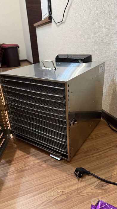 Продаю дегидратор Hurakan HKN-DHD12M