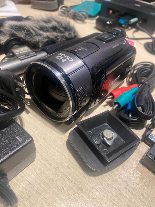 Видеокамера Canon VIXIA HF S100