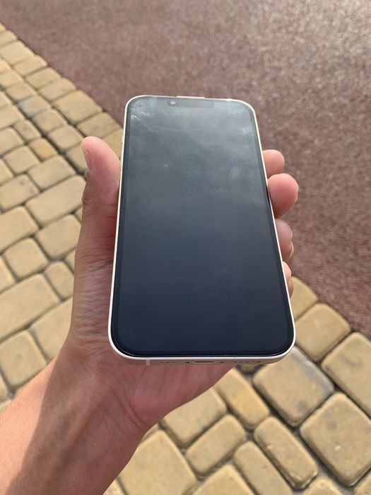 Iphone 13 в белом цвете 165 000 Айфон 13