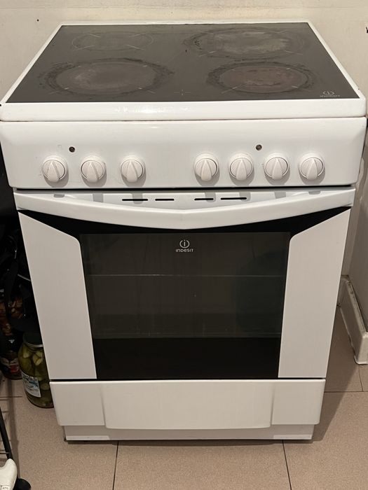 Элетричечкая плита indesit