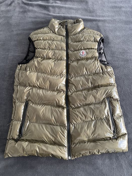 Vesta Moncler ,aproape noua