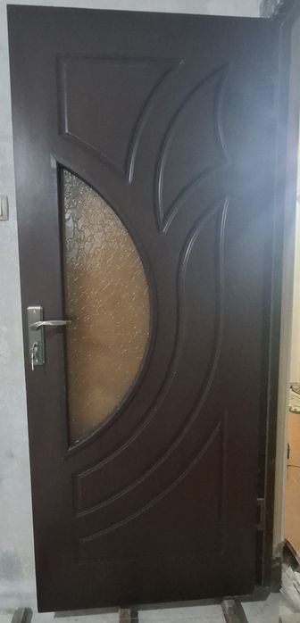 2 та жигарранг ешик сотилади