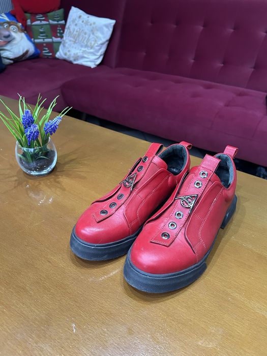 Дамски червени обувки