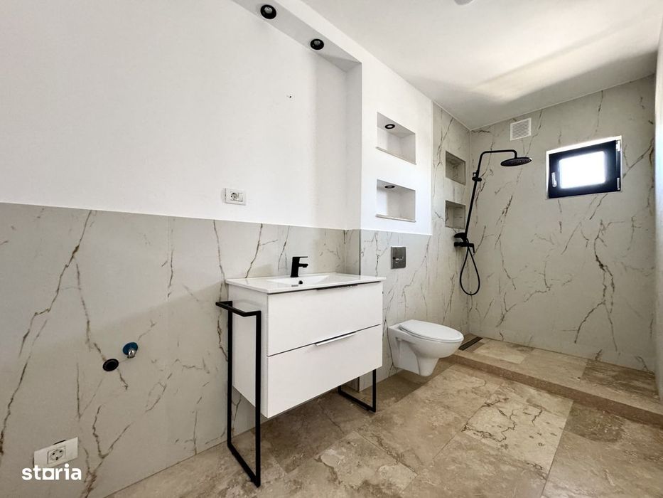 Casa 5 Camere P+1 | Teren 250mp | 2 Locuri Parcare | 125000e luna asta