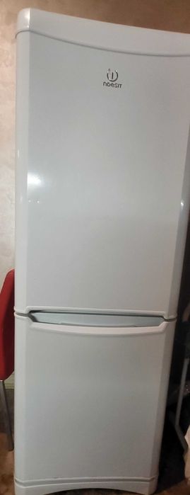 Холодильник Indesit б/у