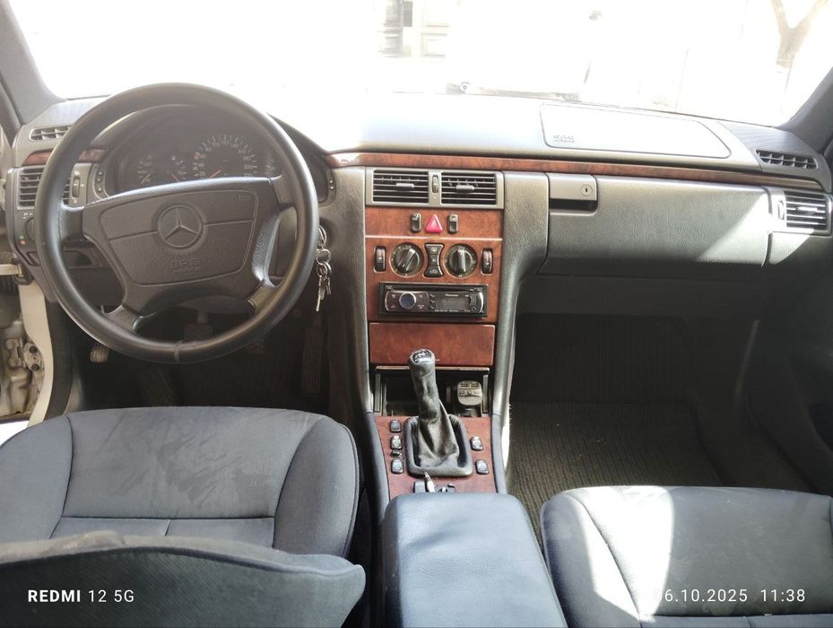 w 210 mersedes  sotiladi