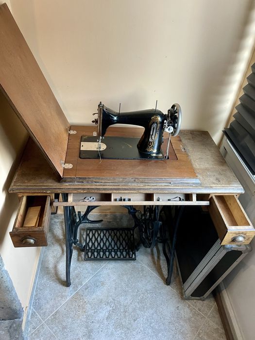 Masina de cusut Singer