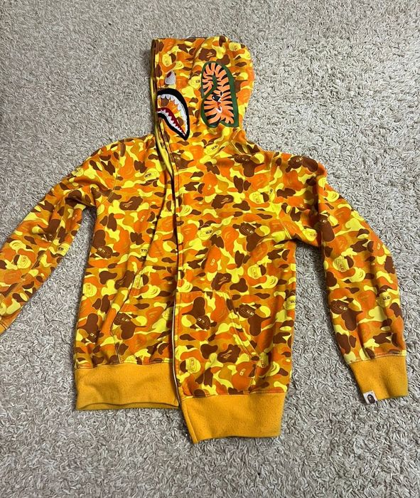 Продам "BAPE" зипку