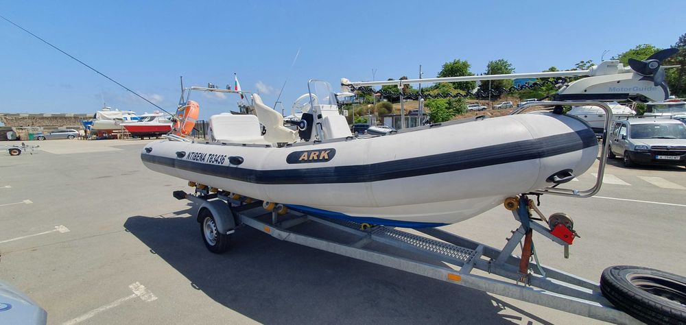 МОТОРНА ЛОДКА 5.5м.