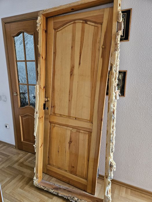 Продам деревянные двери