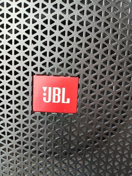 Продаю колонку JBL Party box