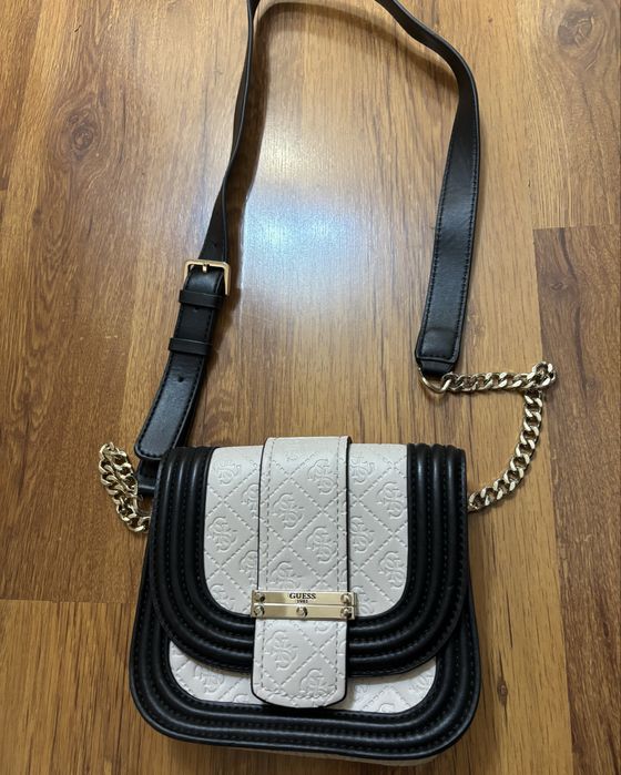 Оригинална дамска чанта  Guess