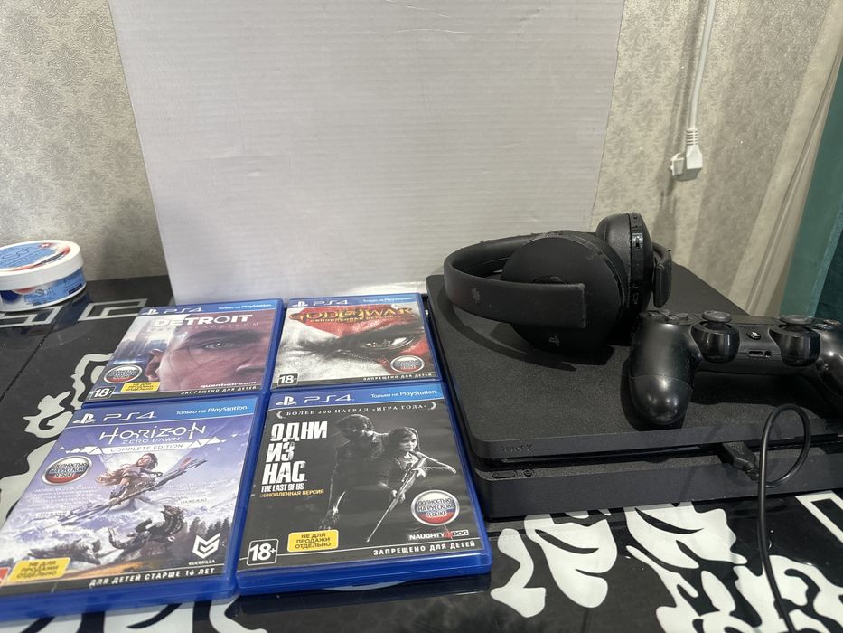 Продам,PlayStation 4 версия Slim