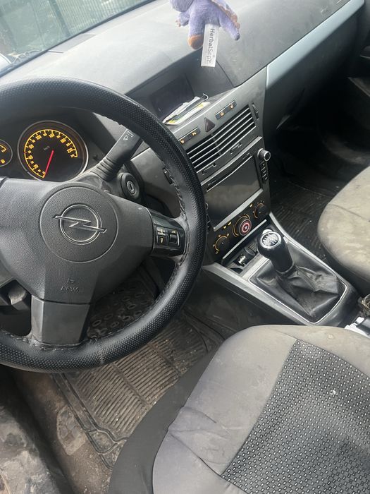 Продавам Астра Х  1.9  120 кс 2006г