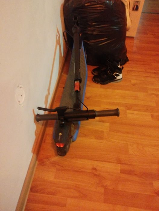 Vând trotineta electrica NINEBOT eKickScooter C2 Pro, 7 inch, negru-albastru
4.40
(5 recenzii)