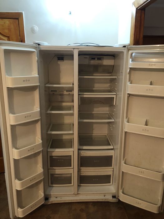 Холодильник LG (side by side)