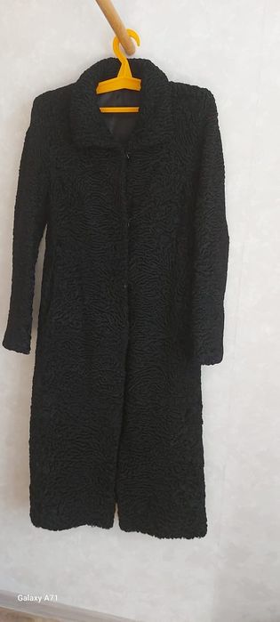 Шуба каракулевая.