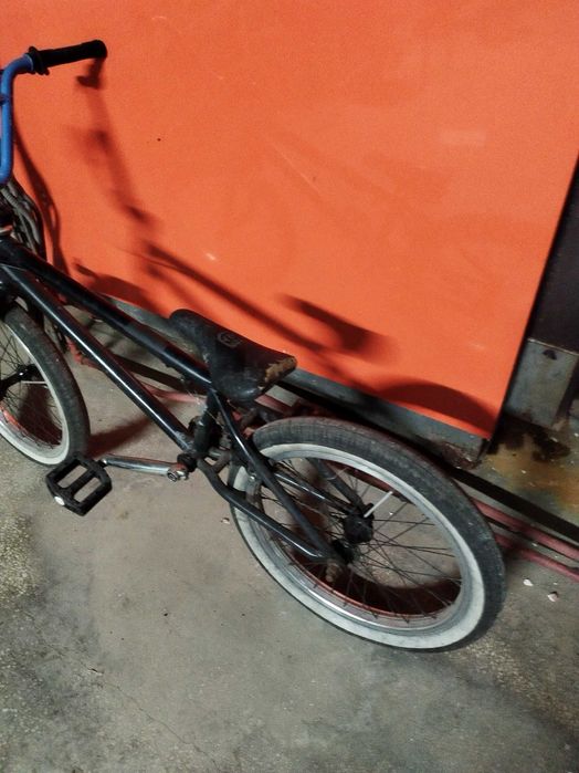 Vând bicicletaBMX