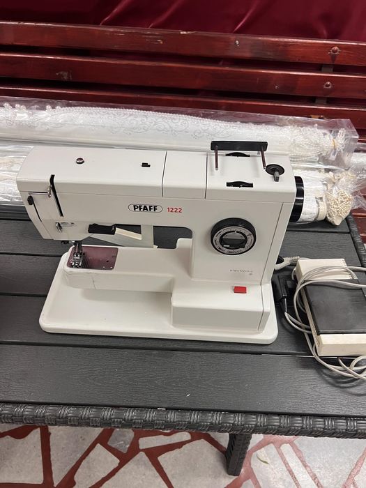 Шевна машина Pfaff  12 22